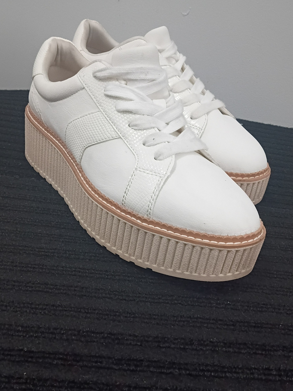 Dolce Vita Women's White Platform Lace-Up Sneakers with Tan Trim Sz 10